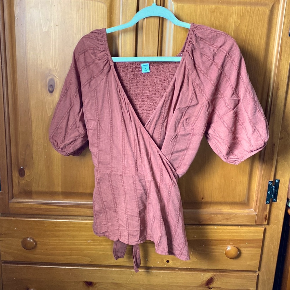 Old Navy Tie waist peplum top